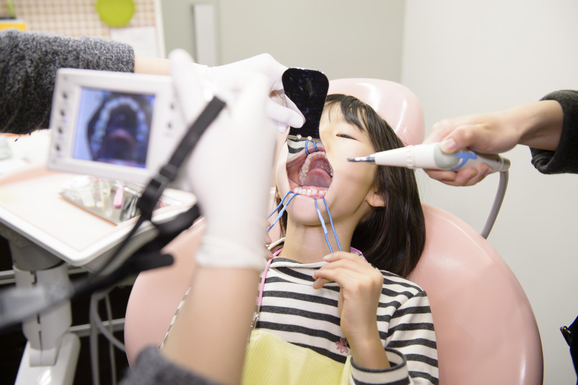 やるべき 避けるべき 子どもの虫歯予防にフッ素塗布は有効