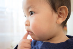 赤ちゃんの口の中には虫歯菌はいない!?感染経路は？効果的な予防法は？のアイキャッチ